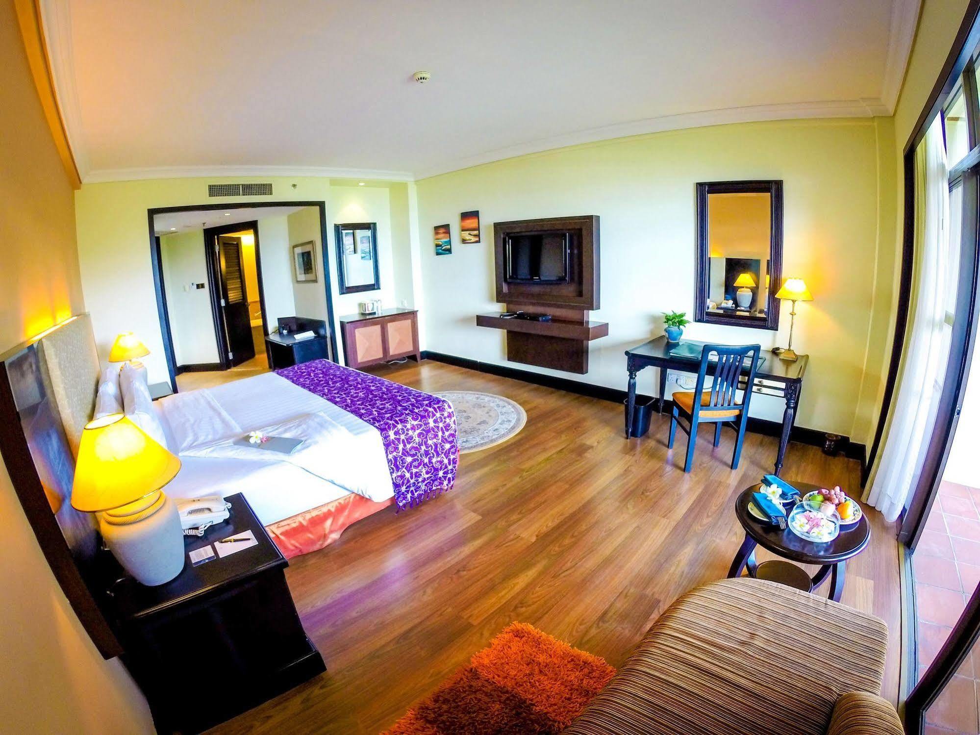 Villa At Nexus Resort & Spa Karambunai Kampong Bikasan Esterno foto