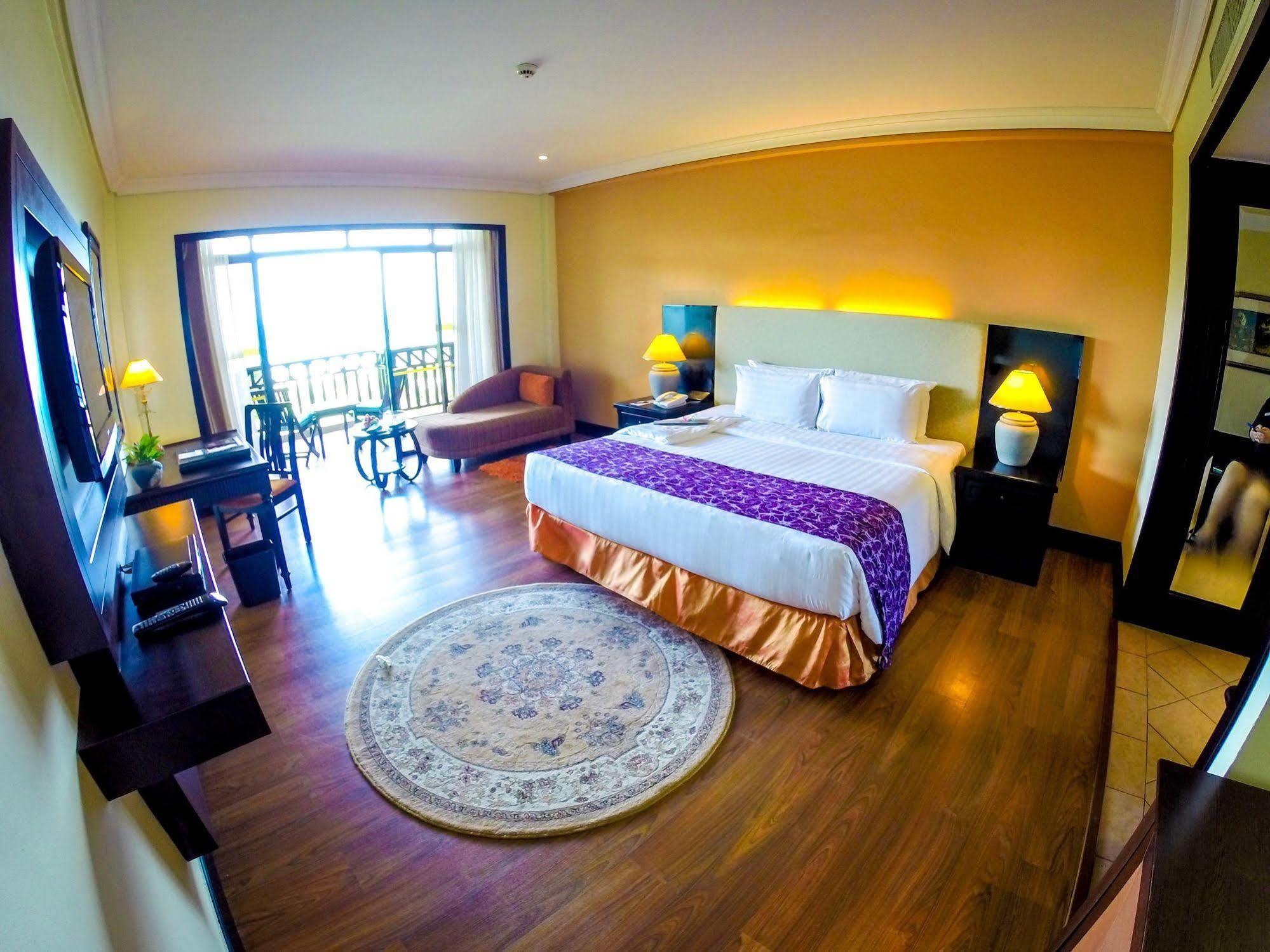 Villa At Nexus Resort & Spa Karambunai Kampong Bikasan Esterno foto