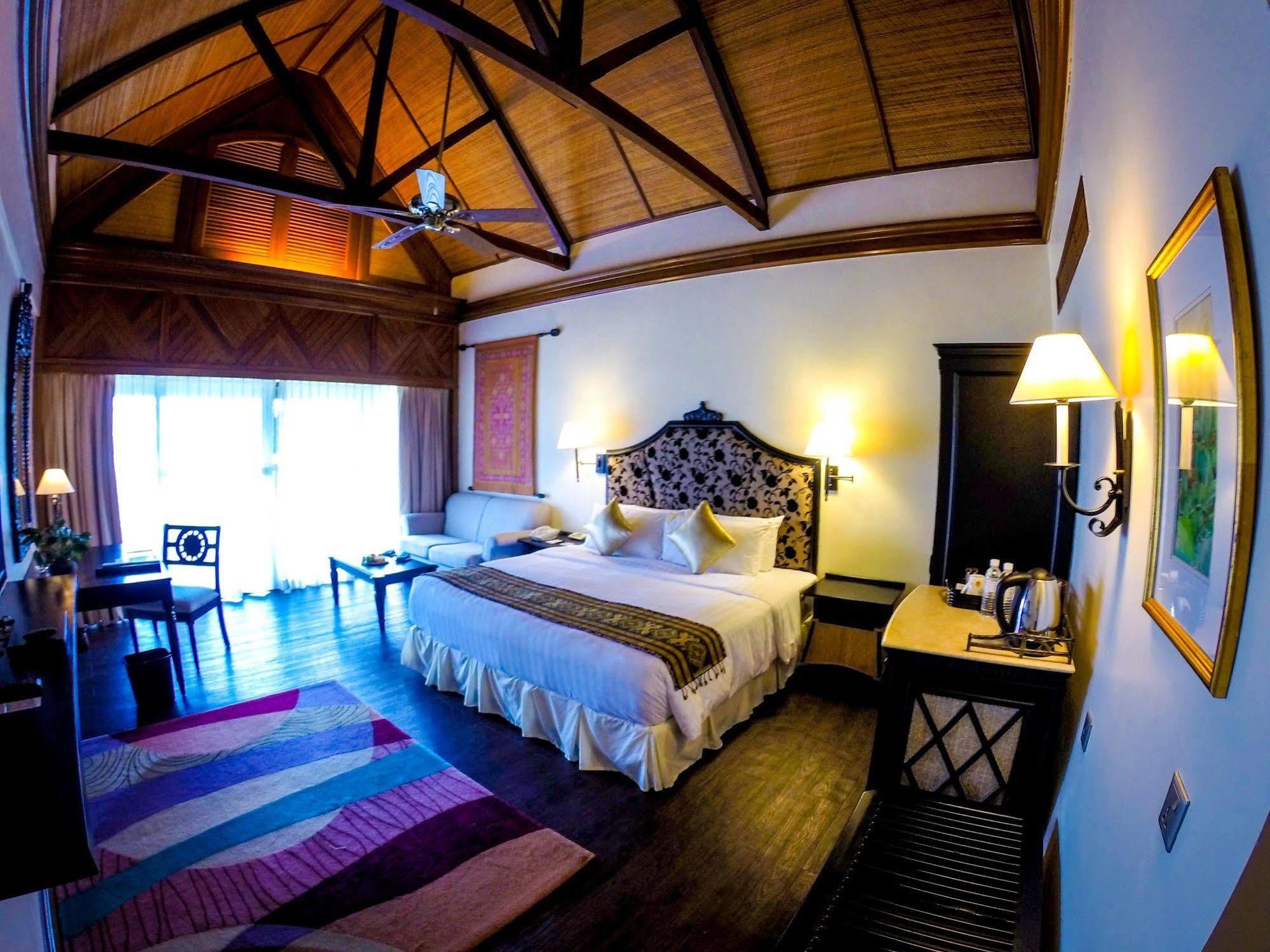 Villa At Nexus Resort & Spa Karambunai Kampong Bikasan Esterno foto