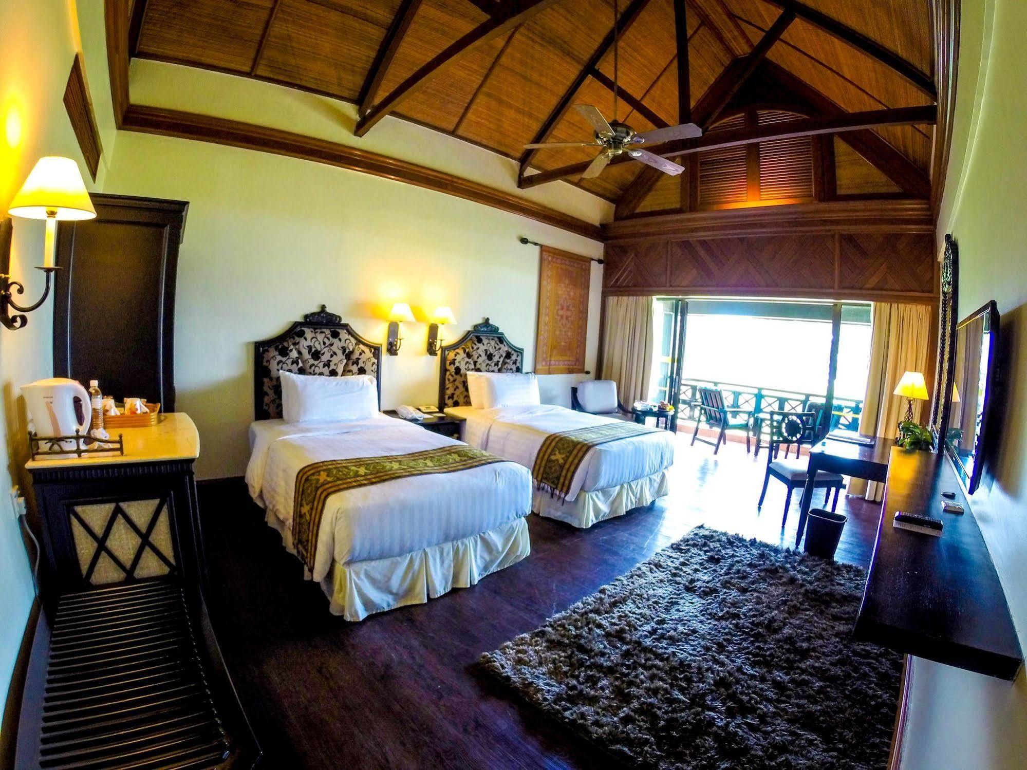Villa At Nexus Resort & Spa Karambunai Kampong Bikasan Esterno foto
