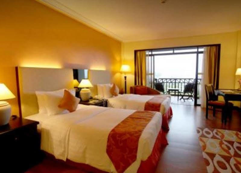 Villa At Nexus Resort & Spa Karambunai Kampong Bikasan Esterno foto