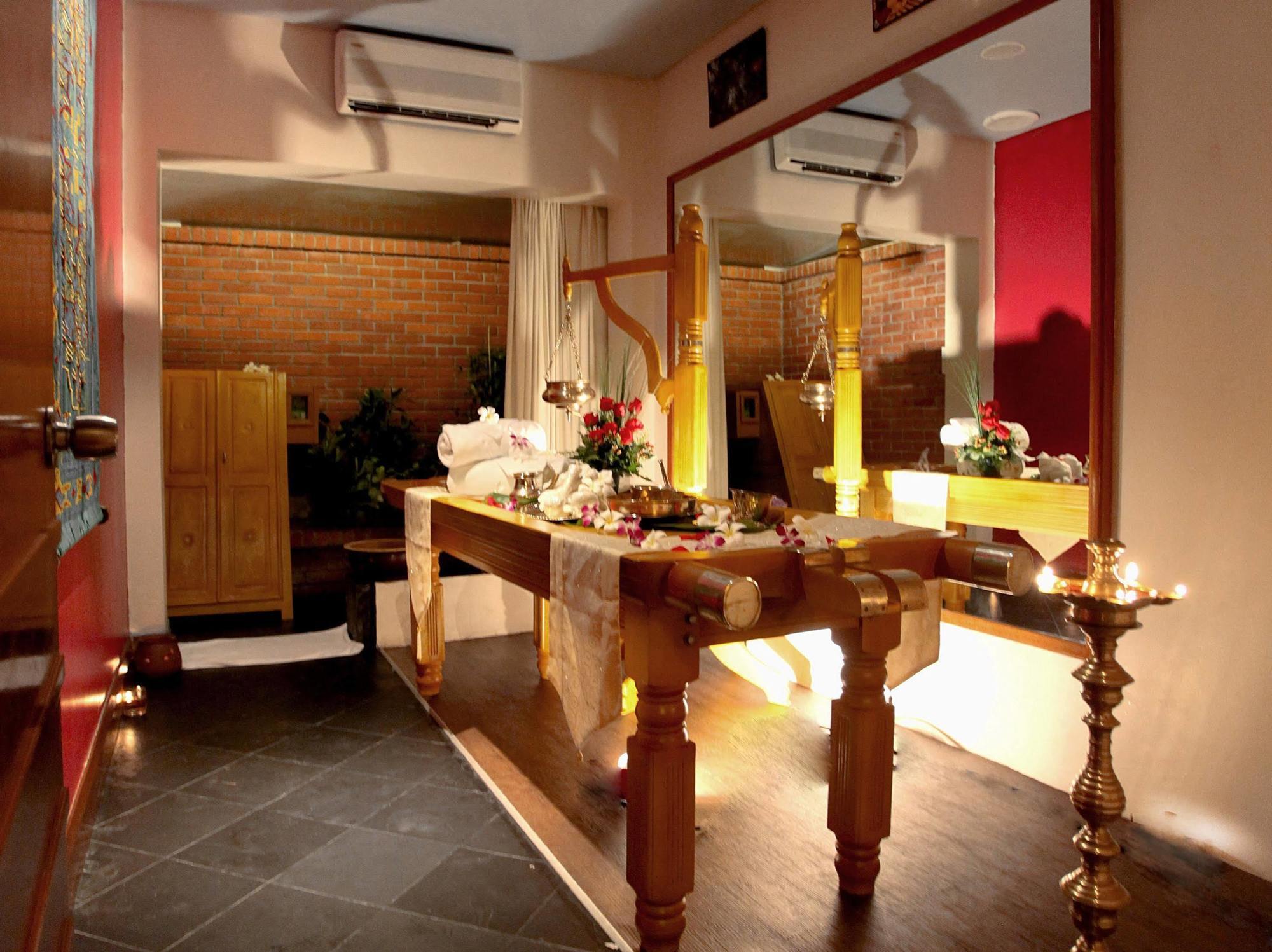 Villa At Nexus Resort & Spa Karambunai Kampong Bikasan Esterno foto